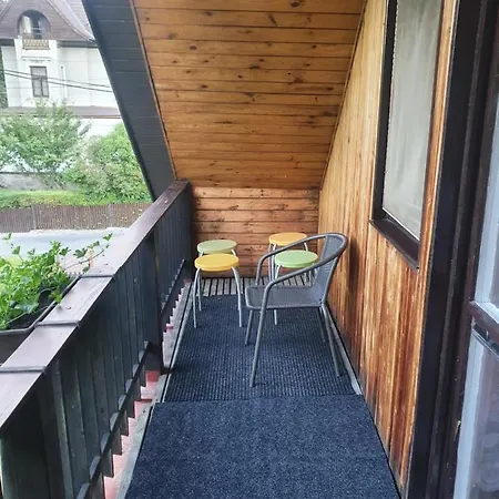 V Rodinnem Dome Kır Evi *